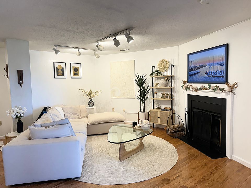 1st image of 3 Essex St APT 43