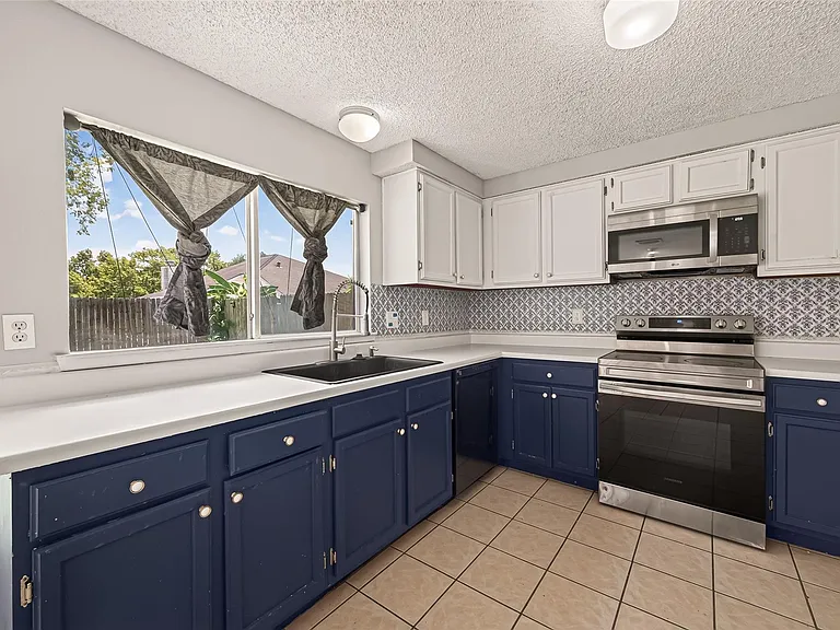1818 Foxlake Dr — Photo 15