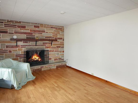 4th image of 410 E 6th St
