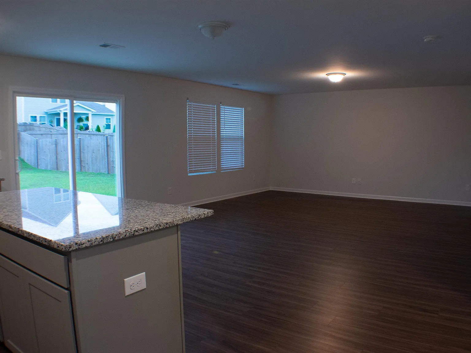 3 bed, 2223 sqft, $2,295 — Photo 2