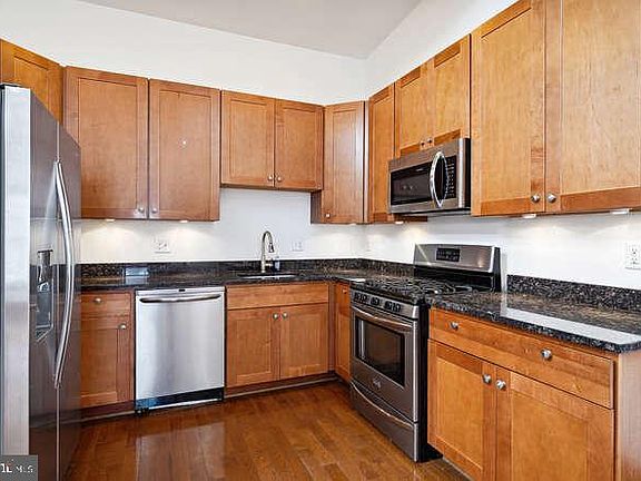 4th image of 1337 Girard St NW APT 4