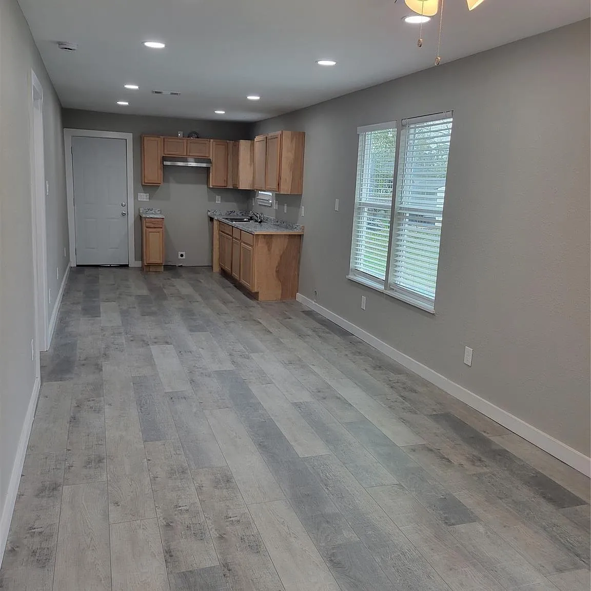 2 bed, 1.0 bath, 740 sqft, $1,125 — Photo 2