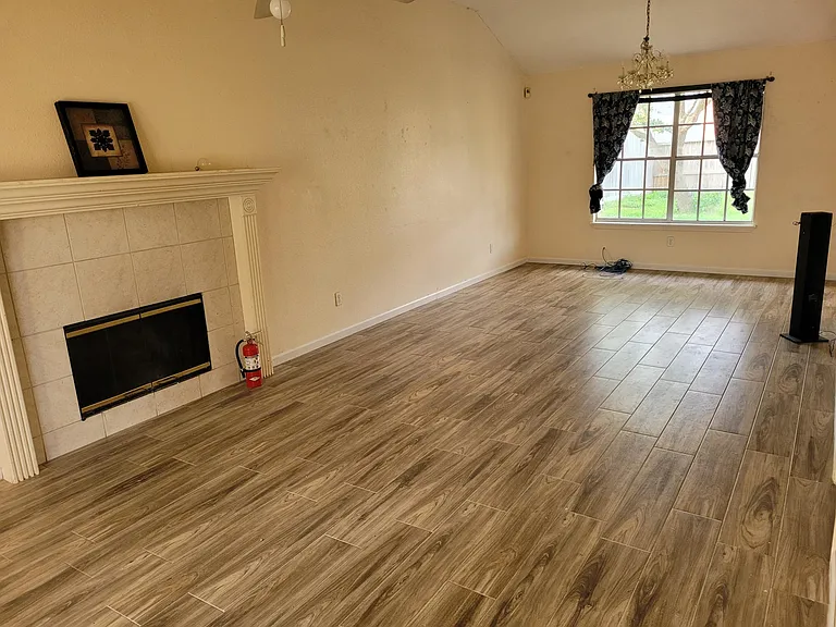 4746 Willowick Dr — Photo 2