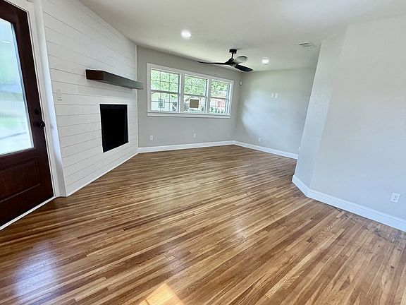 5th image of 7000 Park Place Dr