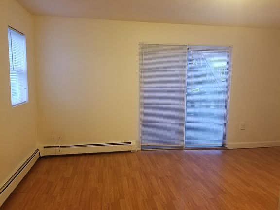 5th image of 1942 Smith St #2