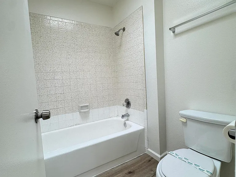 2506 E 5th Pl — Photo 12