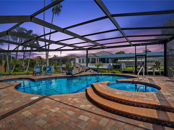 5257 Stratford Ct, Cape Coral, FL 33904