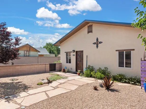 2330 Dora Ave NW, Albuquerque, NM 87104