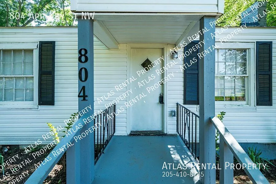 2 Bedroom Beauty With Appliances Included!! — Photo 4