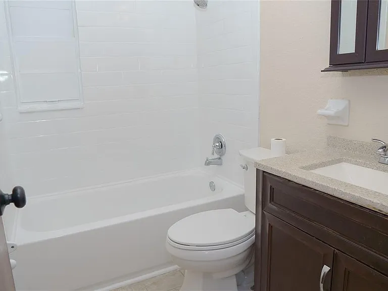 2500 Carver Ave — Photo 6