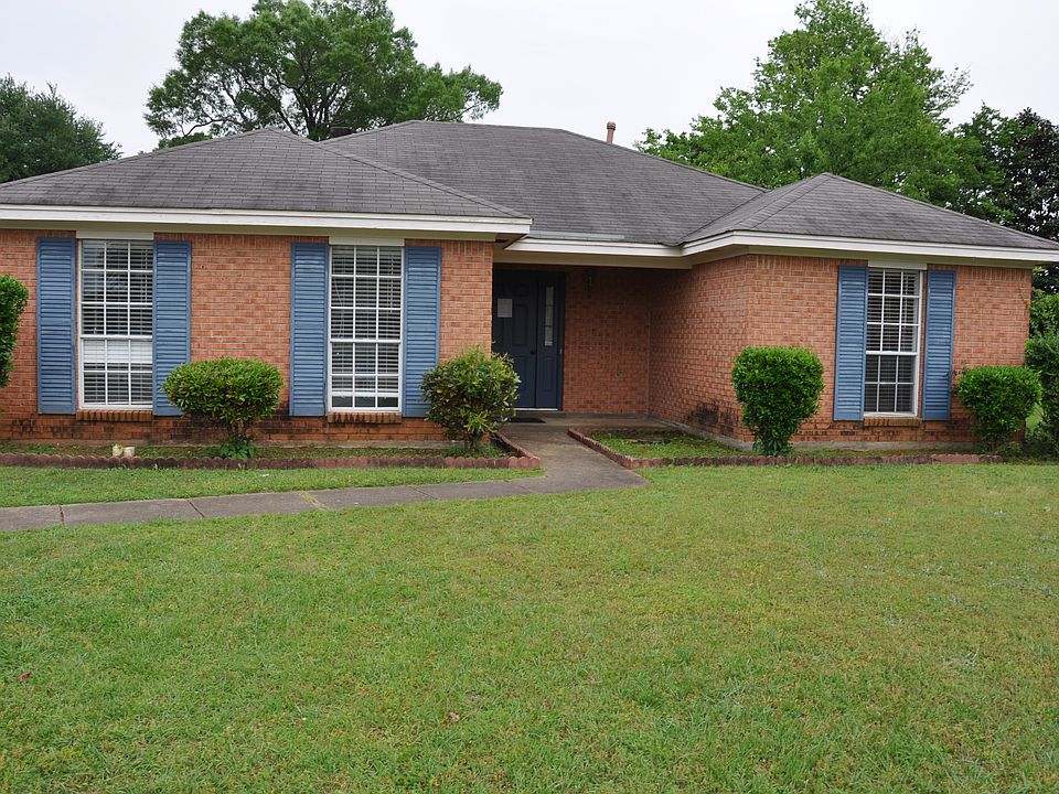 1st image of 421 Woodhaven Ct