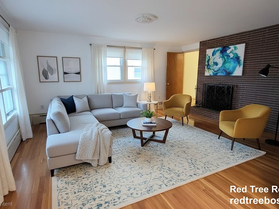 Living room 1 (staged)