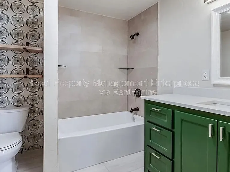 230 SE 50th St — Photo 11