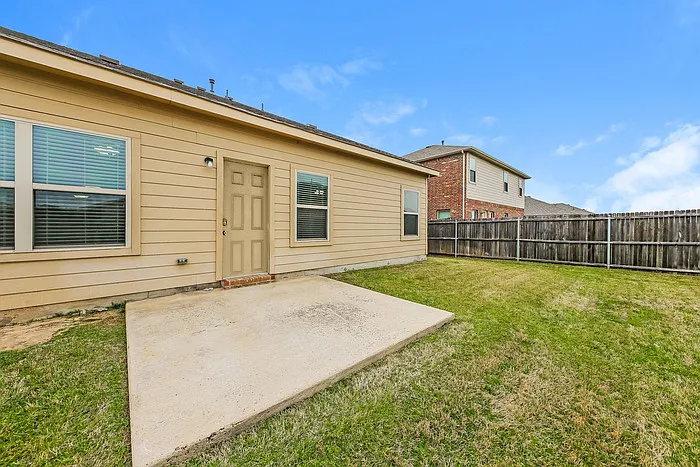 1207 Savannah Ridge Dr — Photo 16