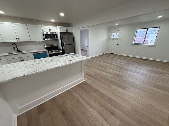 4th image of 1206 Logan Ave