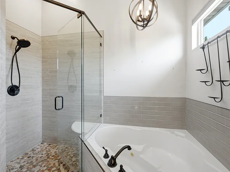 722 W Webb Rd — Photo 16