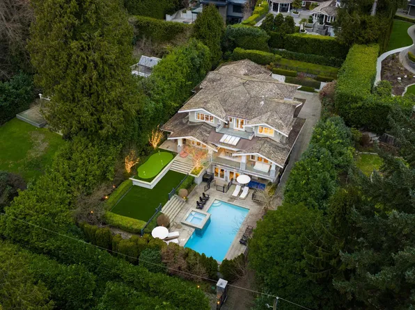 2955 Rosebery Ave, West Vancouver, BC V7V 3A5