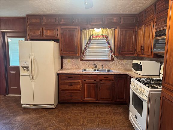 4th image of 132 Columbia St