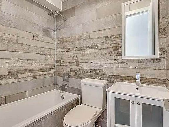 4th image of 1106 Jefferson Ave #8D