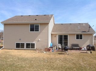 610 Bridlewood Ln, Watertown, WI