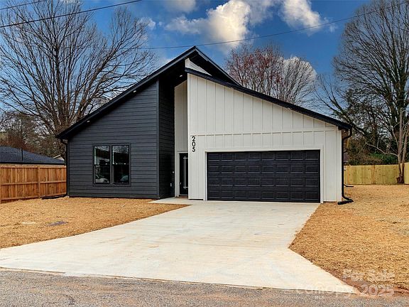 3rd image of 205 Skyline Cir