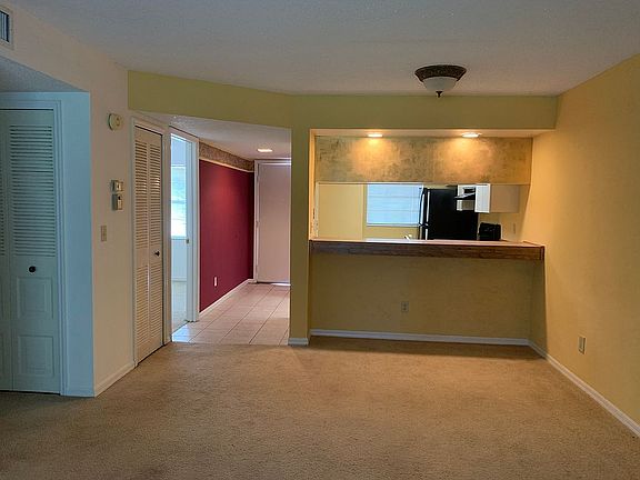 3rd image of 3148 Sir Hamilton Cir #3