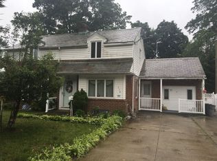 716 Jericho Tpke, Westbury, NY 11590