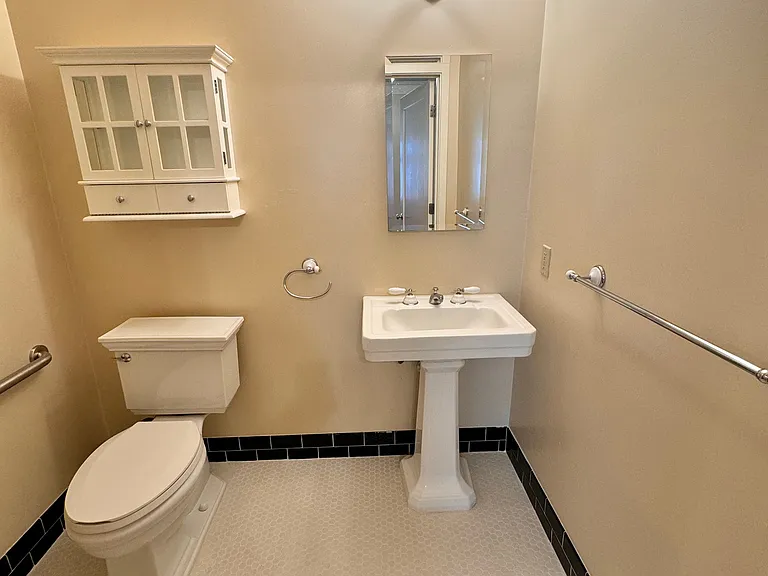 1-bedroom Bathroom
