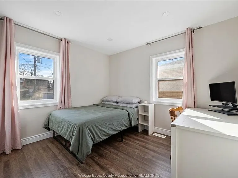 960 Janette Ave — Photo 12