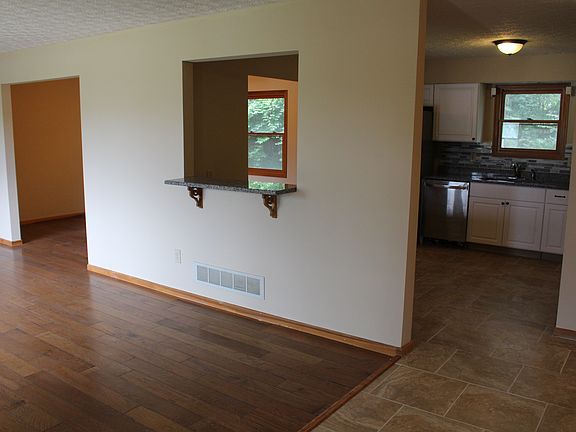 3rd image of 118 Bannockburn Blvd