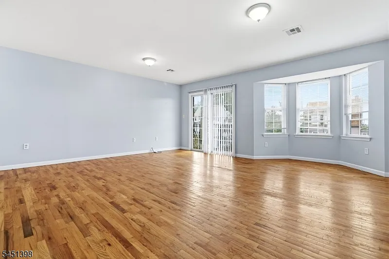 3 bed, 2.0 bath, $2,800 — Photo 3