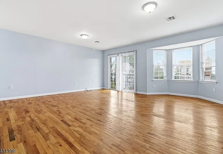 83 Farley Ave — Photo 3