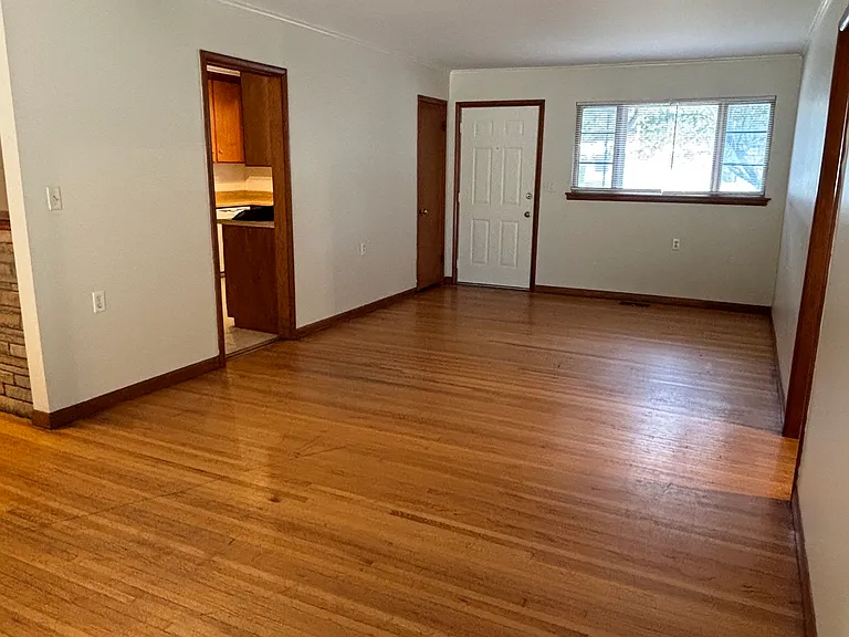 852 N Xenophon Ave — Photo 3