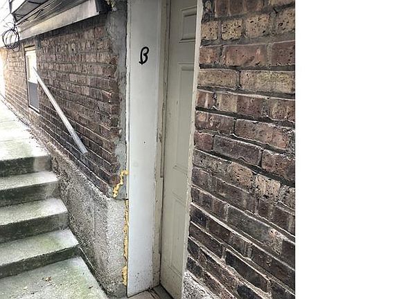 3rd image of 1936 N Whipple St #G