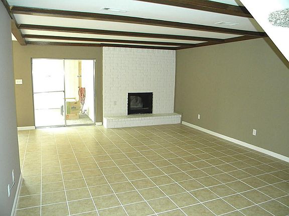 5th image of 2621 Yorktown Ln