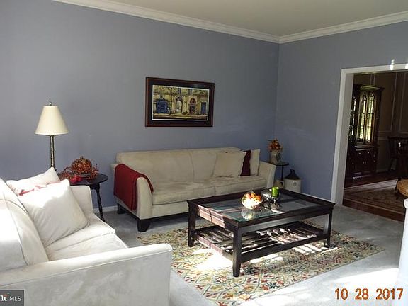 3rd image of 14 Yarmouth Ln