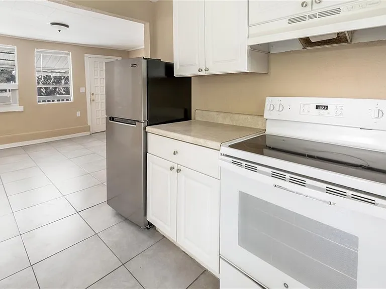 418 E Amelia Ave #C — Photo 11