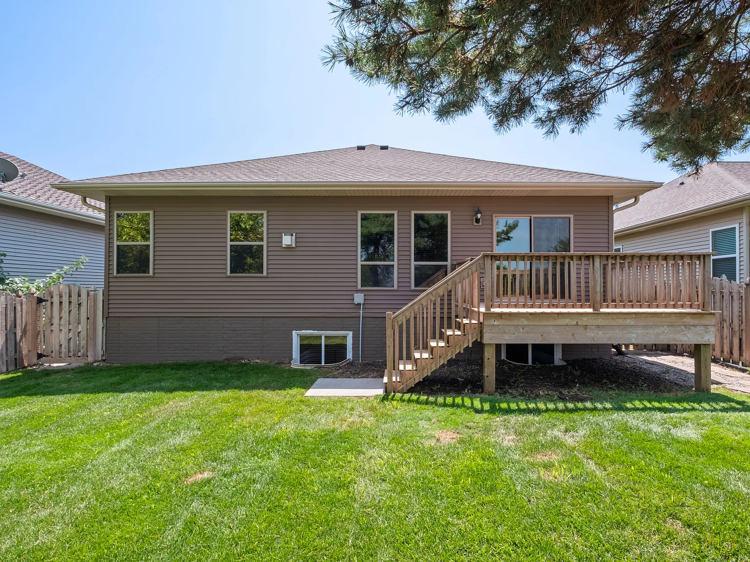 17020 Cypress St — Photo 3