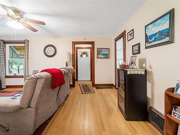 4th image of 5 Barton Ave
