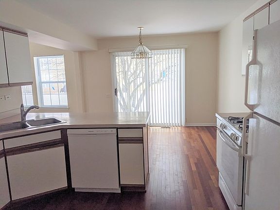 5th image of 692 Silk Oak Ln