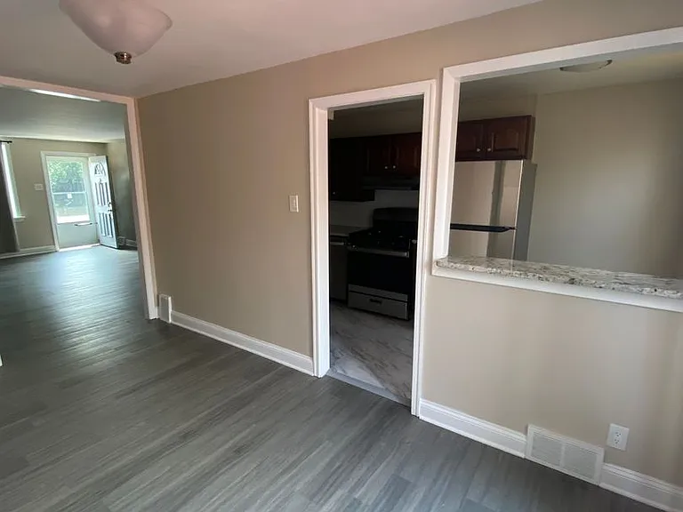 7924 Marsden St — Photo 2
