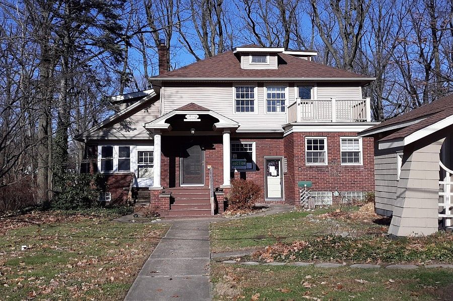 1st image of 19550 Upper Valley Dr