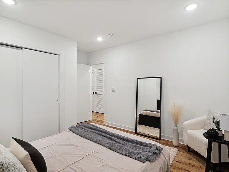 2416 Clifford St #2 — Photo 2