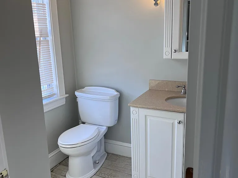 121 Oakland St — Photo 3