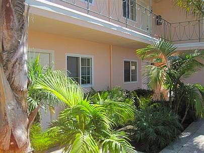 2nd image of 828 Embarcadero Del Mar APT F