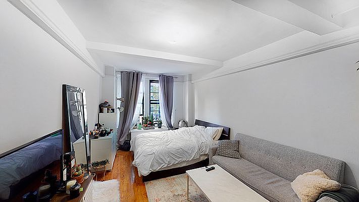 1st image of 50 W 72nd St APT 303