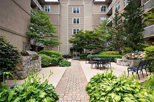 2 bed, 1140 sqft, $2,350 — Photo 2