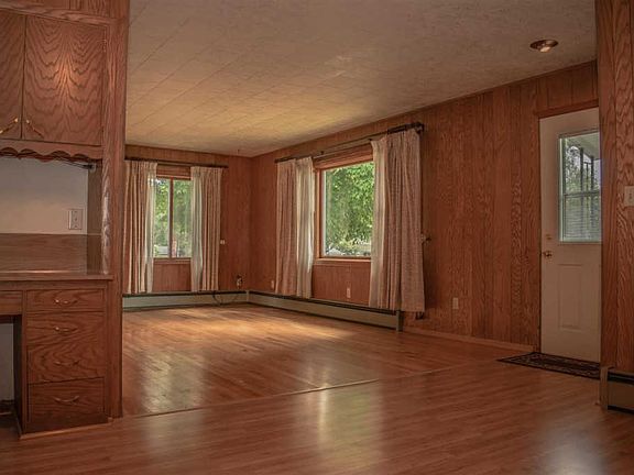 5th image of 301 S Pine St