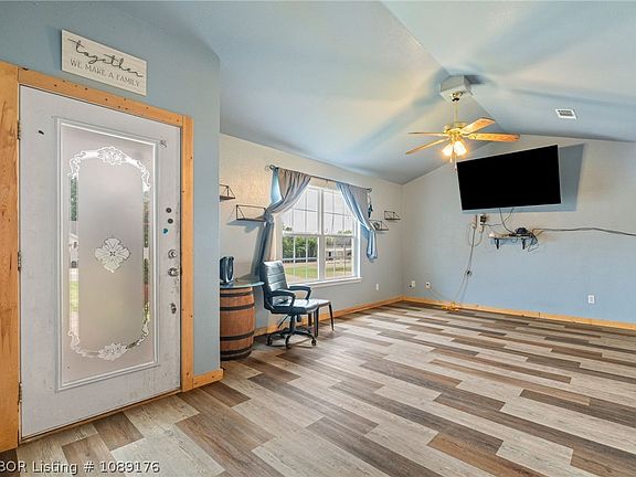 3rd image of 609 Kody Ln