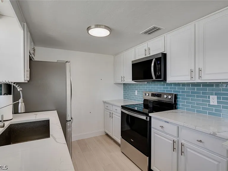 6500 Estero Blvd #H302 — Photo 10